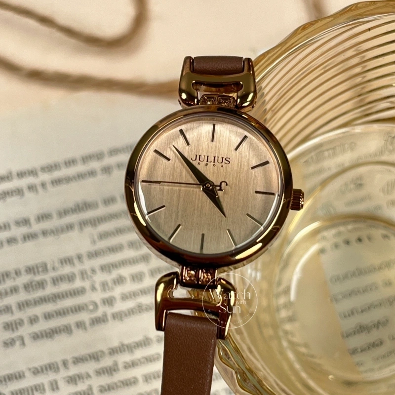 Vintage Gold Round Dial Brown Leather Strap Watch for Women